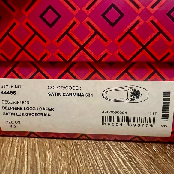 Tory Burch Red Satin Logo Loafer w/Box - Picture 6 of 6